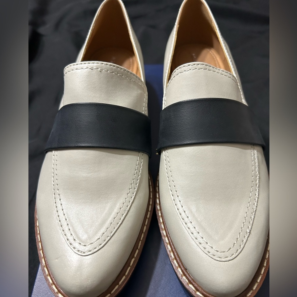 New Adrienne Vittadini Proxy Lug Sole Loafers Off White/Black Size 9 1/2